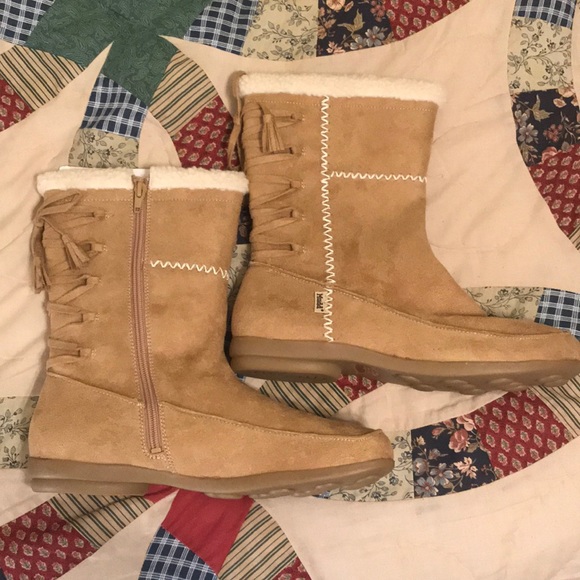 Mudd Shoes - Suede-like boots NWOT size 11M